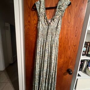 Chic Floral Maxi Dress in Green and Cream